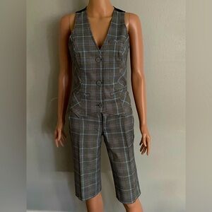 Guess plaid vest set…..👞👢👕